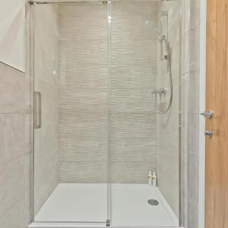 4 Bed In Oc-lr018 *